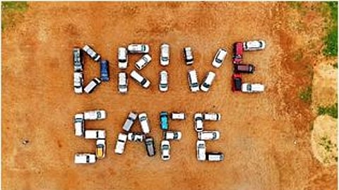 மருதுபாண்டியா் நினைவு தினம், தேவா் குரு பூஜைகளின்போது விதிமீறலில் ஈடுபட்டதாகப் பறிமுதல் செய்யப்பட்ட வாகனங்கள்.