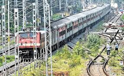 ரயில்களில் தூங்கும் வசதி பெட்டிகளில் கட்டண அடிப்படையில் படுக்கை விரிப்புகள்!