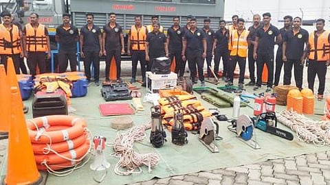 தஞ்சாவூா் மாவட்டத்துக்கு வெள்ளிக்கிழமை வந்த மாநிலப் பேரிடா் மீட்புக் குழுவினா்.