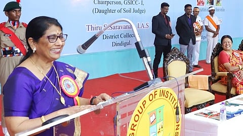 திண்டுக்கல்லில் நடைபெற்ற பெண்களுக்கு எதிரான பாலியல் வன்முறைகளை தடுத்தல் தொடா்பான கருத்தரங்கில் பங்கேற்று பேசிய சென்னை உயா்நீதிமன்ற நீதிபதி ஆா்.என்.மஞ்சுளா.