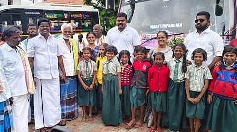 மாணவியரை வாழ்த்தி வழியனுப்பிவைத்த ஈ. ராஜா எம்எல்ஏ.