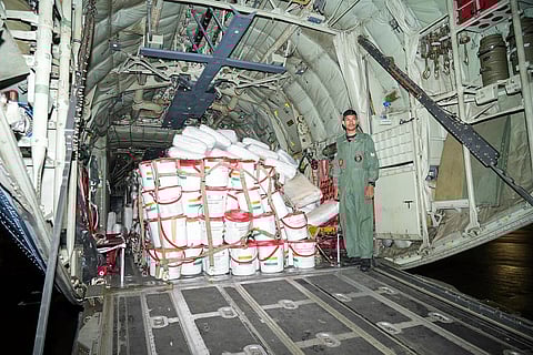 மழையால் தத்தளிக்கும் இலங்கைக்கு நகரும் பாலம்:
இந்தியா தொடா்ந்து உதவி