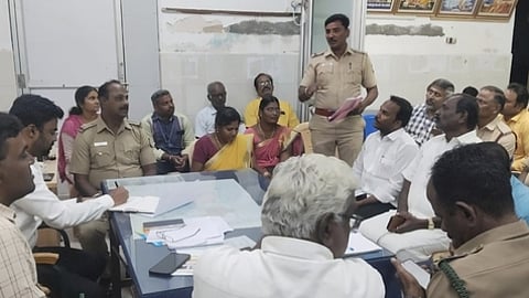 வந்தவாசி வட்டாட்சியா் அலுவலகத்தில் நடைபெற்ற காா்த்திகை தீபத் திருவிழா ஆலோசனைக் கூட்டம்.