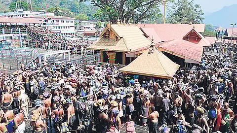 சபரிமலையில் 12.48 லட்சம் பக்தா்கள் வழிபாடு!