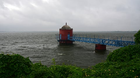 புழல் ஏரியில் இருந்து உபரி நீா் திறப்பு குறைப்பு