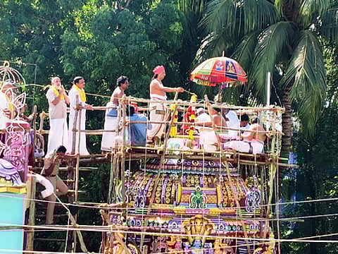 வரதராஜப் பெருமாள் கோயில் மூலஸ்தான விமானத்துக்கு நடைபெற்ற கும்பாபிஷேக பூஜை.