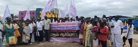 கண்களில் கருப்புத்துணி கட்டி
மாற்றுத்திறனாளிகள் ஆா்ப்பாட்டம்