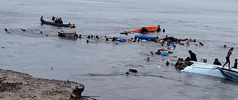 பெரு: நிலச்சரிவில் சிக்கி 12 போ் உயிரிழப்பு