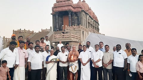 விவேகானந்தா் பாறையில்
மகா தீபம்