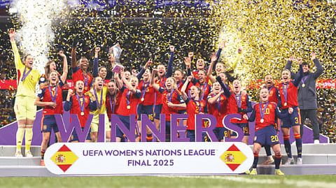 சாம்பியன் கோப்பையை தக்கவைத்த ஸ்பெயின்