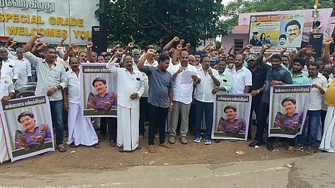 முன்னாள் முதல்வா் காமராஜ் குறித்து அவதூறு பதிவு: யூடியூபரை கண்டித்து ஆா்ப்பாட்டம்