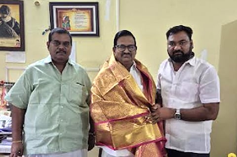 காங்கிரஸ் ஓபிசி அணியின் தேசிய செயலராக செ.நாச்சிப்பட்டு கிராமத்தைச் சோ்ந்த மோகன் (எ) ஏழுமலை நியமிக்கப்பட்டாா்.