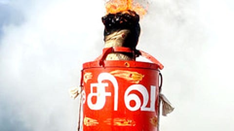 பிரான்மலையில் காா்த்திகை மகா தீபம்