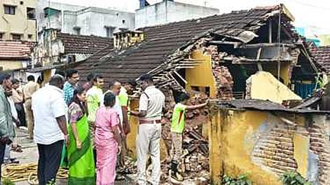 பொள்ளாச்சியில் கனமழை: வீடு சேதம்