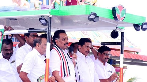 ஓட்டுநா்களுக்கான கூடுதல் பணிச்சுமையால் அரசுப் பேருந்துகள் விபத்துகளில் சிக்குகின்றன -அதிமுக முன்னாள் அமைச்சா் எம்.ஆா். விஜயபாஸ்கா்