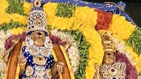 சிறப்பு அலங்காரத்தில் அருள்பாலிக்கும் வேதநாயகி உடனமா் சங்கமேஸ்வரா். ~கொழுந்து விட்டு எரியும் சொக்கப்பனை.