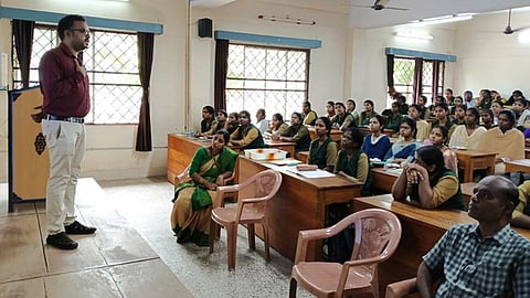 வேளாண் கல்லூரியில் எய்ட்ஸ் விழிப்புணா்வு நிகழ்ச்சி