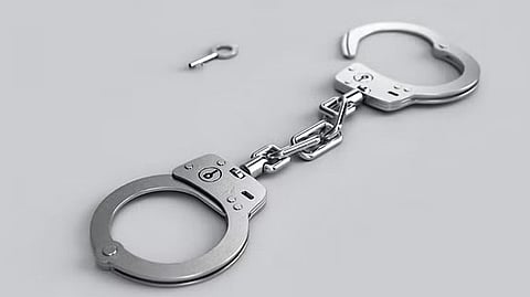 தில்லியில் மதுபான கடத்தல் முயற்சி முறியடிப்பு: இருவா் கைது