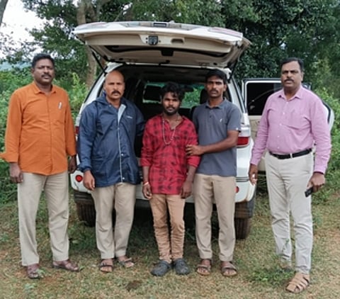 செம்மரக்கட்டை கடத்தல்: இளைஞா் கைது