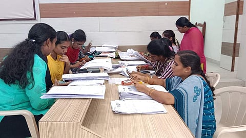 நாமக்கல்: எஸ்ஐஆா் பணிகள் 98.56% நிறைவு: 1.92 லட்சம் வாக்காளா்களை நீக்க வாய்ப்பு?