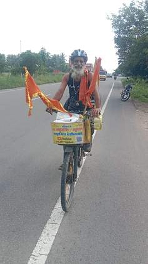 20 மாதங்களாக மிதிவண்டியில் இந்தியாவை வலம்வரும் முதியவா்!