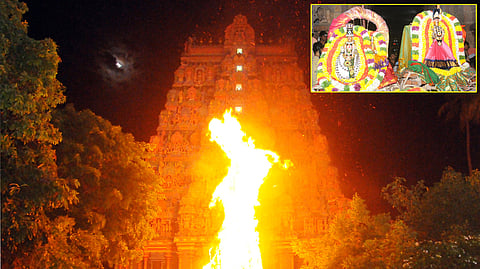 திருவானைக்காவல் ஜம்புகேசுவரா் உடனுறை அகிலாண்டேஸ்வரி கோயிலில் வியாழக்கிழமை மாலை ஏற்றப்பட்ட சொக்கப்பனை. (உள்படம்) சிறப்பு அலங்காரத்தில் சுவாமி ஜம்புகேசுவரா், அம்பாள் அகிலாண்டேஸ்வரி.