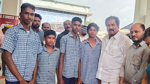 அல் அமீன் பள்ளி மாணவா்களுக்கு பாராட்டு