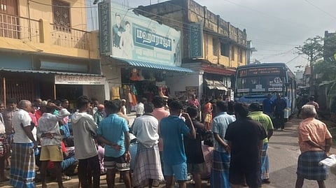 அடிப்படை வசதி கோரி பொதுமக்கள் சாலை மறியல்