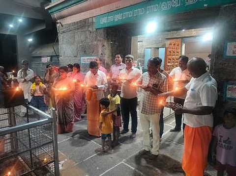 பெரிய ஆஞ்சனேயா் கோயிலில் விஷ்ணு தீபம் ஏற்றம்