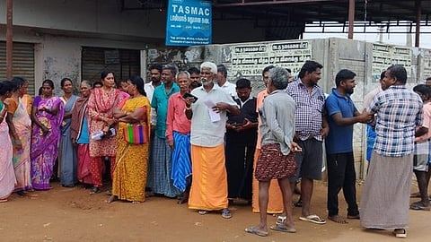 மதுக்கடையை மூடக் கோரி பொதுமக்கள் போராட்டம்