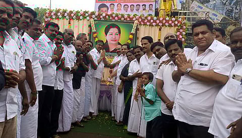 ஜெயலலிதா நினைவு தினம்: அதிமுகவினா் மரியாதை