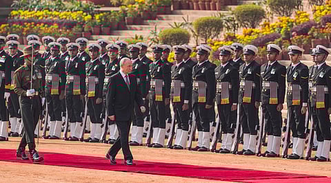 குடியரசுத் தலைவர் மாளிகையில் புதினுக்கு சிவப்பு கம்பள வரவேற்பு