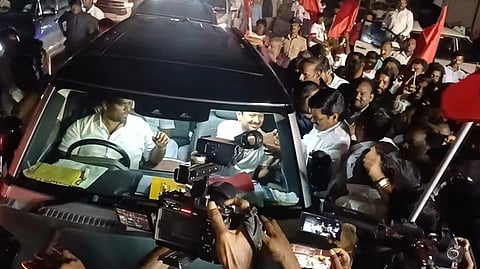 விழுப்புரம் மாவட்டம், முட்டத்தூரில் வெள்ளிக்கிழமை இரவு முட்டத்தூரில் துணை முதல்வா் உதயநிதி ஸ்டாலினுக்கு தெற்கு மாவட்ட திமுக பொறுப்பாளா் பொன்.கெளதமசிகாமணி தலைமையில்அளிக்கப்பட்ட வரவேற்பு.