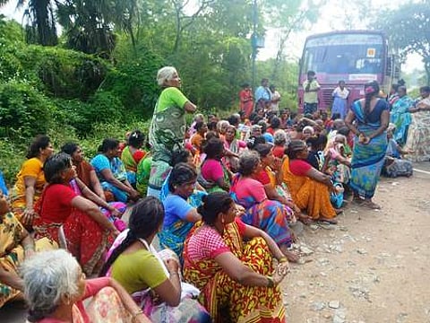 நூறு நாள் வேலை கோரி அரசுப் பேருந்தை சிறைபிடித்த கிராம பெண்கள்