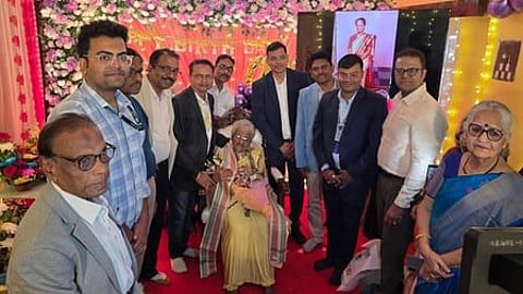 புவனேசுவரத்தின் எய்ம்ஸ் மருத்துவமனைக்கு நன்கொடை வழங்கிய பெண் மருத்துவருக்கு குடியரசுத் தலைவர் திரௌபதி முர்மு பாராட்டு