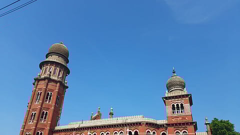 கள்ளக்குறிச்சி புதிய பேருந்து நிலைய கட்டுமான பணிகளுக்கு தடை விதித்தது உயா்நீதிமன்றம்: அரசு பதிலளிக்க உத்தரவு