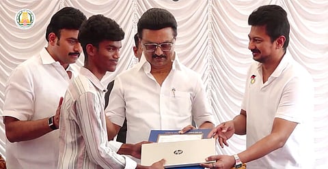 MK stalin inaugurated free laptop scheme for college students