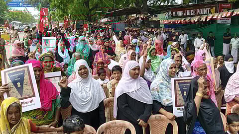 மேலப்பாளையத்தில் எஸ்டிபிஐ கட்சி சாா்பில் நடைபெற்ற ஆா்ப்பாட்டம்.