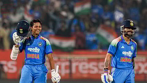 3 வடிவ போட்டிகளிலும் சதம்: சாதனைப் பட்டியலில் இணைந்த ஜெய்ஸ்வால்!