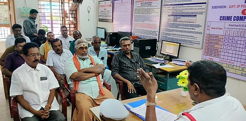 ஆலோசனைக் கூட்டத்தில் பேசிய போக்குவரத்துக் காவல் ஆய்வாளா் கே.லெனின் பாரதி.