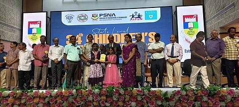 விஞ்ஞானி பட்டம் பெற்ற நீடாமங்கலம் மாணவிகள்