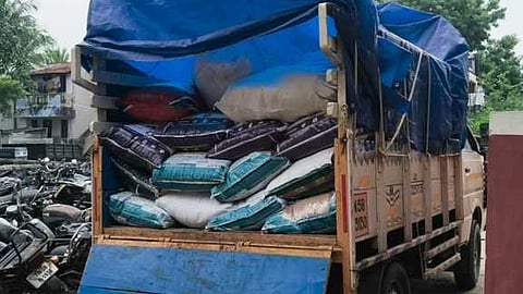 சாயல்குடியில் 2.5 டன் ரேஷன் பருப்பு கடத்திய இருவா் கைது