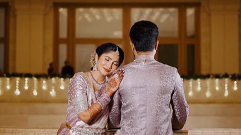 வருங்கால கணவருடன் நடிகை ஜூலி.