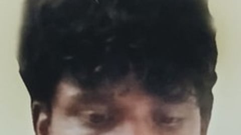 குண்டா் சட்டத்தில் காவலில் இளைஞா் கைது