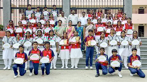 தேசிய இளைஞா் விழாவில் சிறப்பிடம் பெற்ற செய்யாறு இந்தோ - அமெரிக்கன் பள்ளி மாணவ, மாணவிகள்.