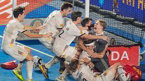 வெற்றி பெற்ற மகிழ்ச்சியில் ஆர்ப்பரிக்கும் ஜெர்மனி வீரர்கள்