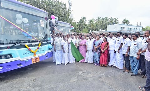 கன்னியாகுமரி மாவட்டத்தில்
தாழ்தள சொகுசு பேருந்துகளில் 6.12 லட்சம் பயணிகள் பயன்:
ஆட்சியா்