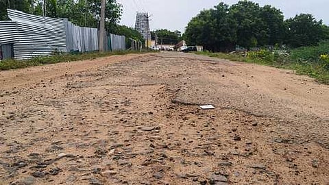 தீா்த்தாண்டதானம் கடற்கரை
சாலை சேதம்: பக்தா்கள் அவதி