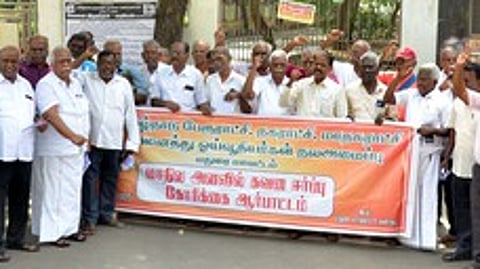 அனைத்து ஓய்வூதியா்கள் ஆா்ப்பாட்டம்