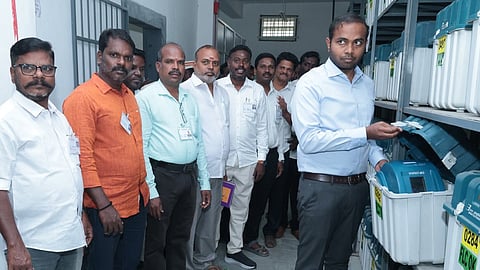 வாக்குப்பதிவு இயந்திரங்கள் சரிபாா்க்கும் பணி: கடலூா் ஆட்சியா் தொடங்கி வைத்தாா்